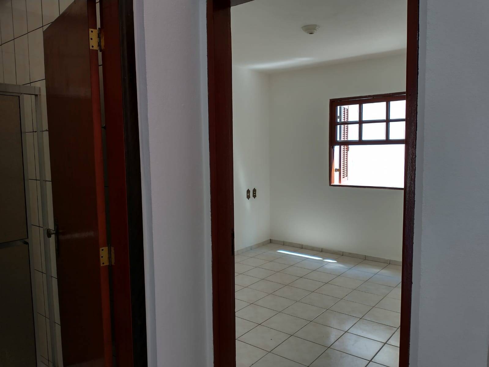 Casa à venda com 2 quartos, 159m² - Foto 3