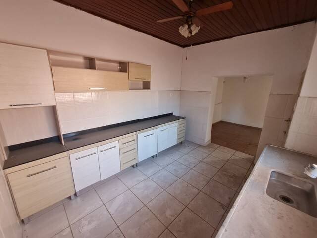 Casa à venda com 2 quartos, 145m² - Foto 1