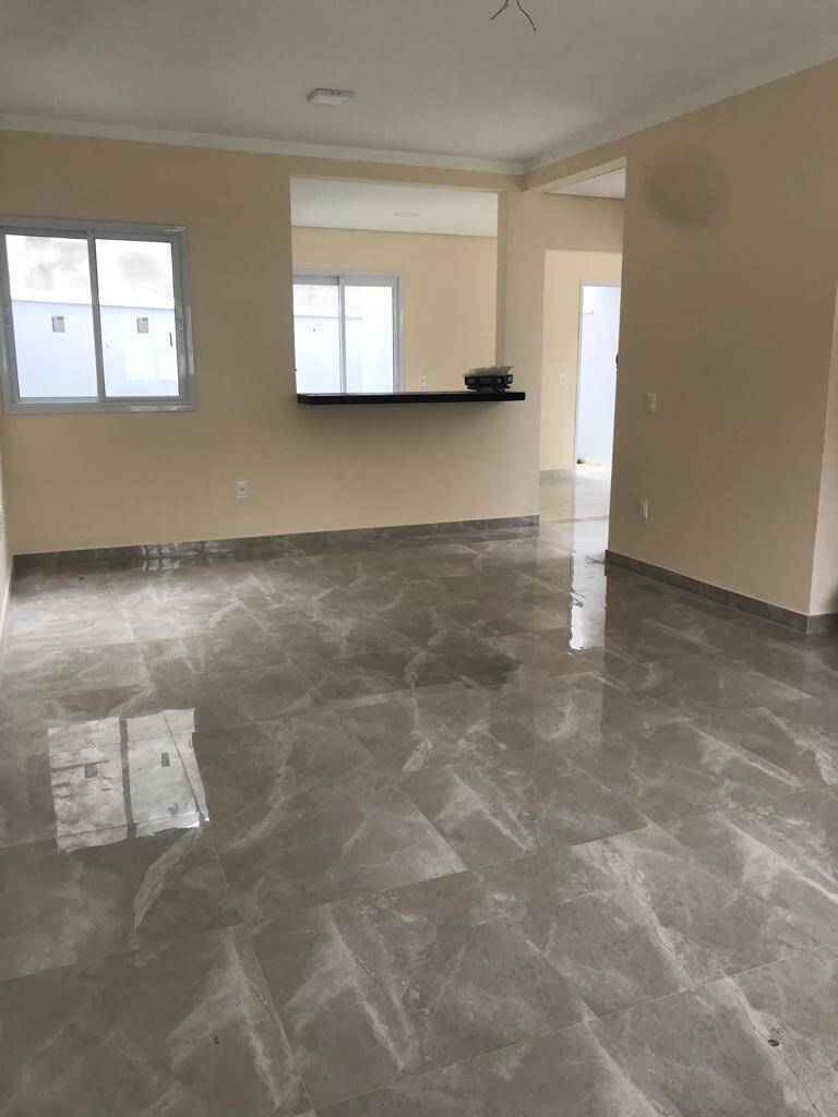 Casa à venda com 3 quartos, 135m² - Foto 1