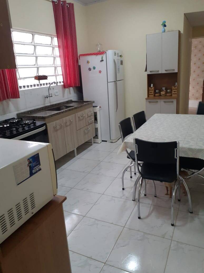 Casa à venda com 2 quartos, 72m² - Foto 1