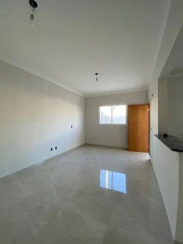 Casa à venda com 3 quartos, 99m² - Foto 1