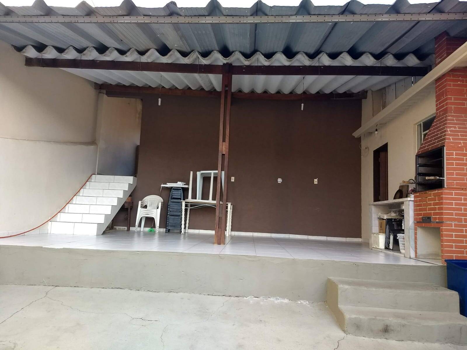 Casa à venda com 3 quartos, 191m² - Foto 1