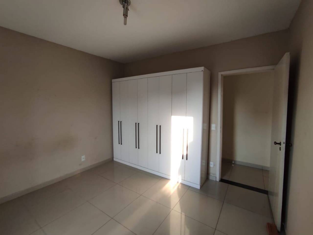 Casa à venda com 3 quartos, 200m² - Foto 11