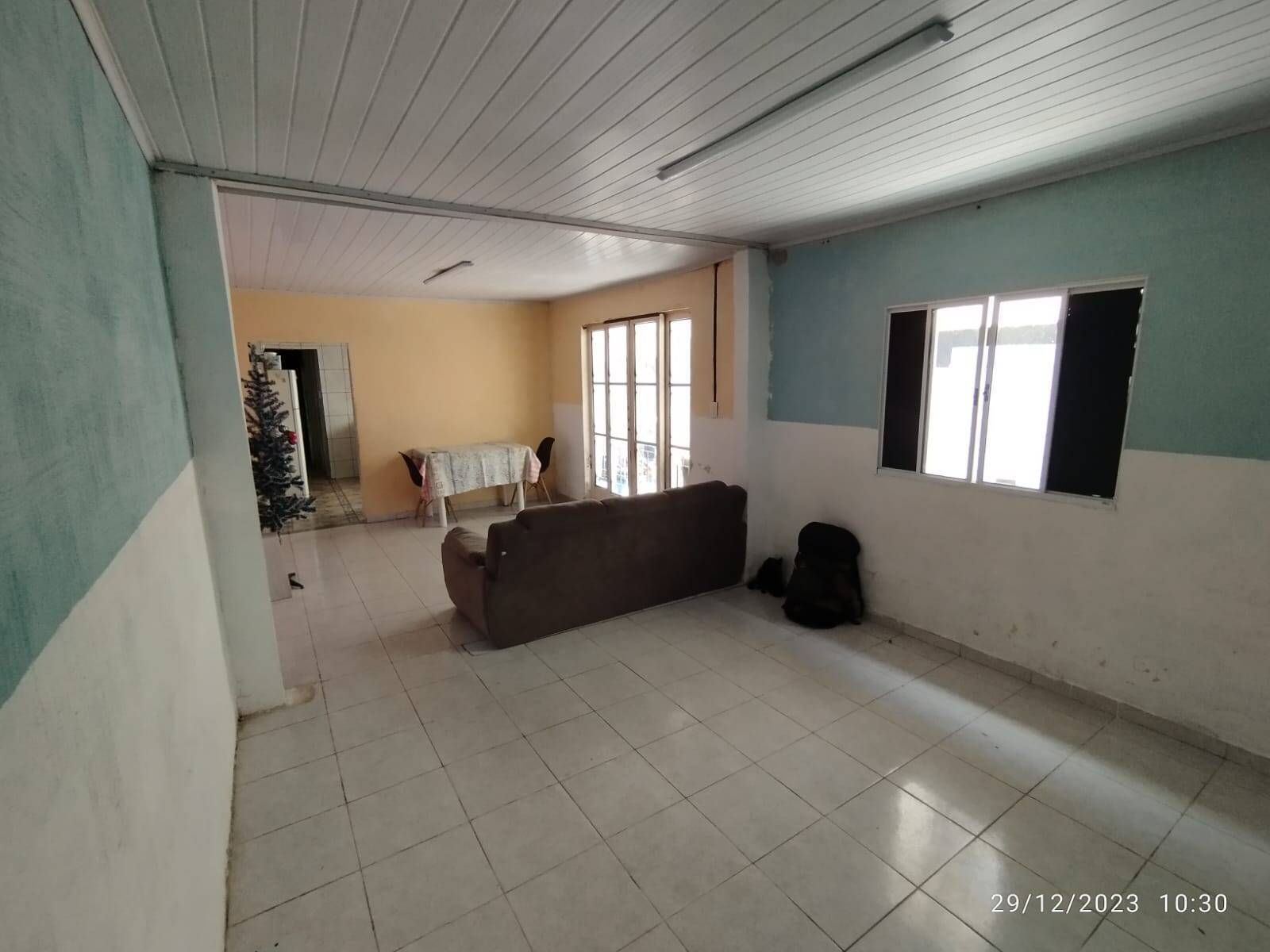 Casa à venda com 3 quartos, 290m² - Foto 2