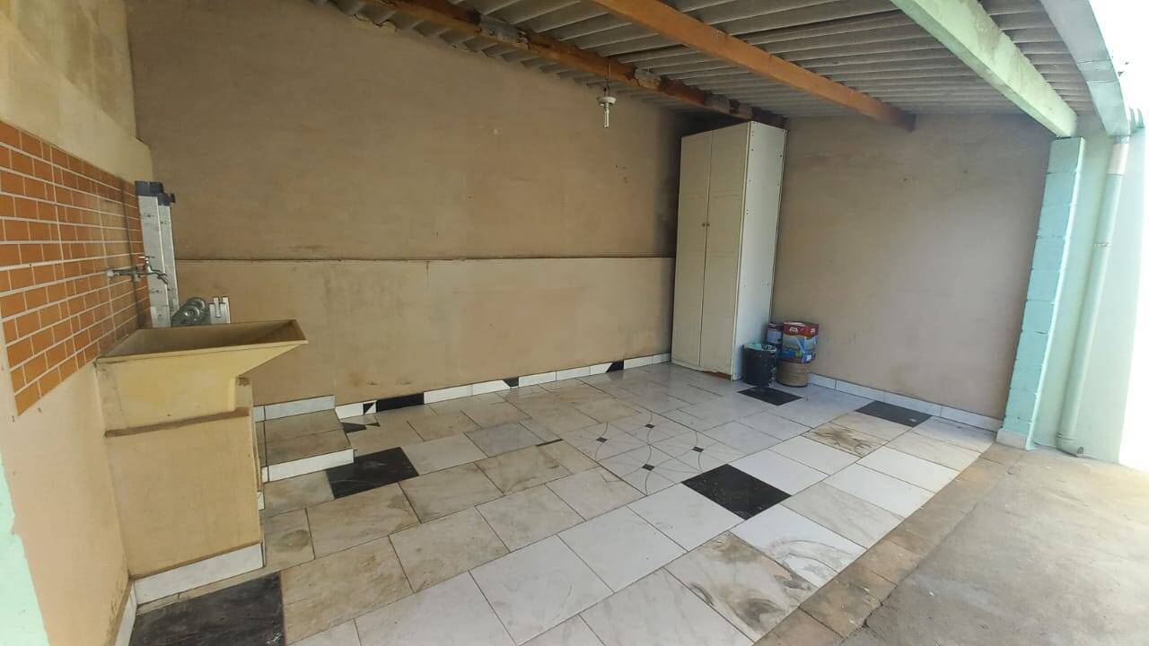 Casa à venda com 2 quartos, 70m² - Foto 2