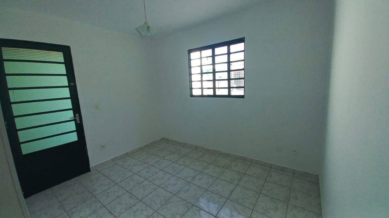 Casa à venda com 2 quartos, 70m² - Foto 3