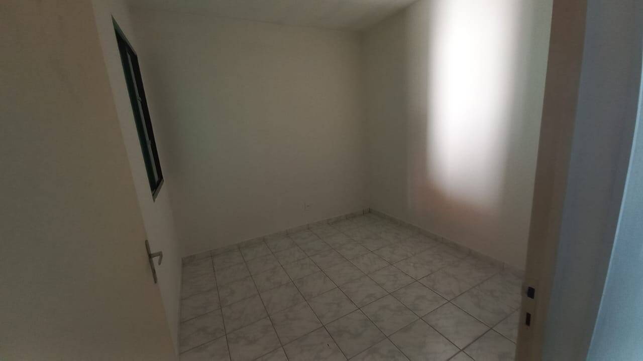 Casa à venda com 2 quartos, 70m² - Foto 5