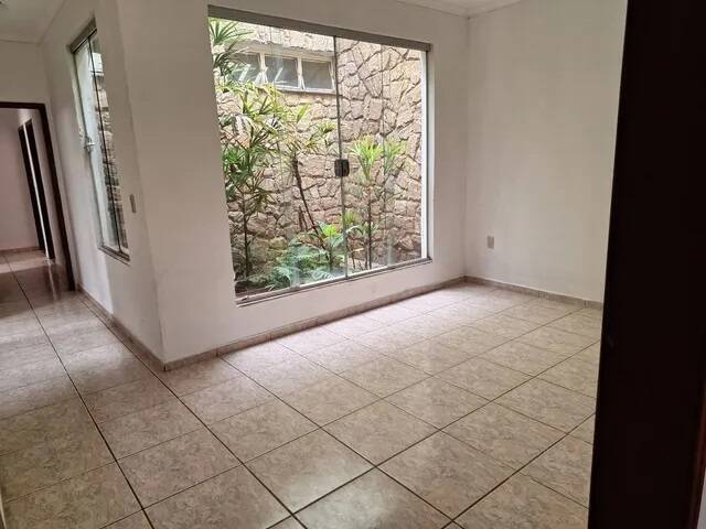 Casa à venda com 3 quartos, 236m² - Foto 2