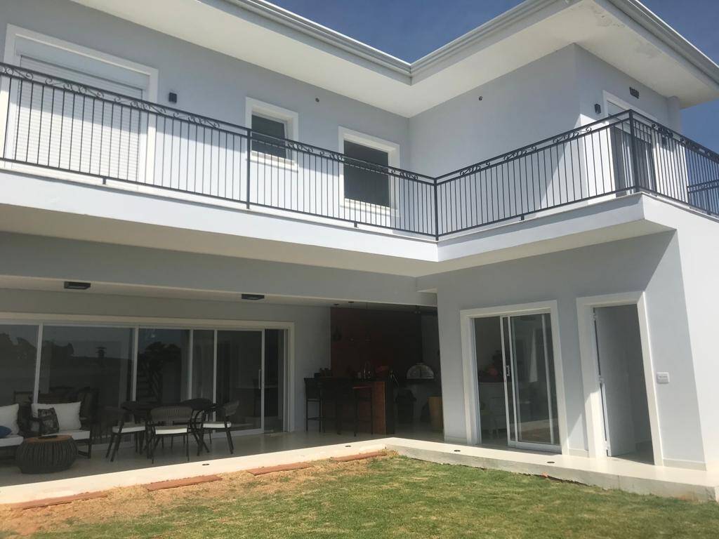 Casa de Condomínio à venda com 4 quartos, 341m² - Foto 1