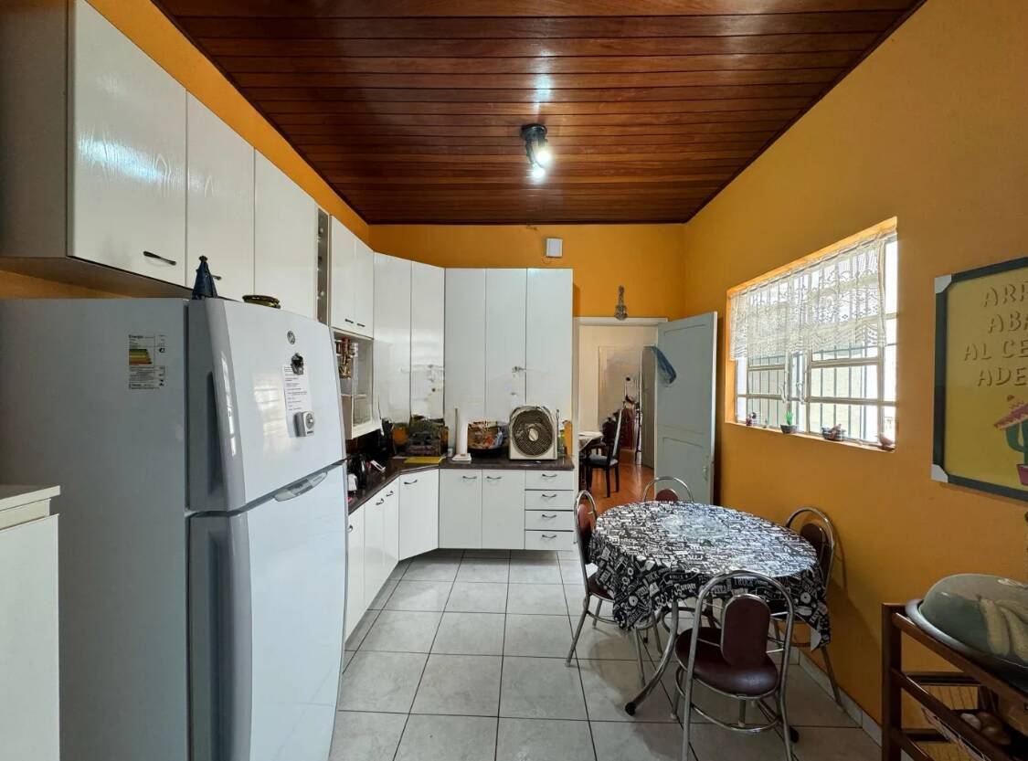 Casa à venda com 3 quartos, 130m² - Foto 1