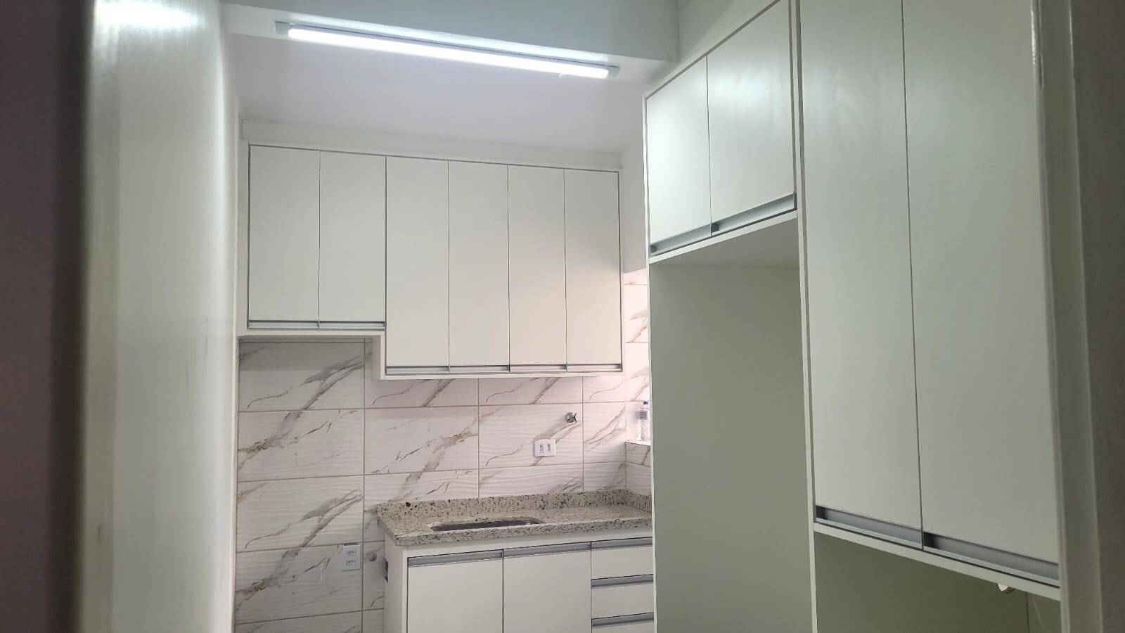 Apartamento à venda com 3 quartos, 85m² - Foto 3