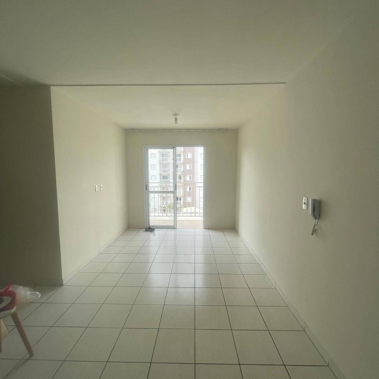 Apartamento à venda com 2 quartos, 64m² - Foto 2