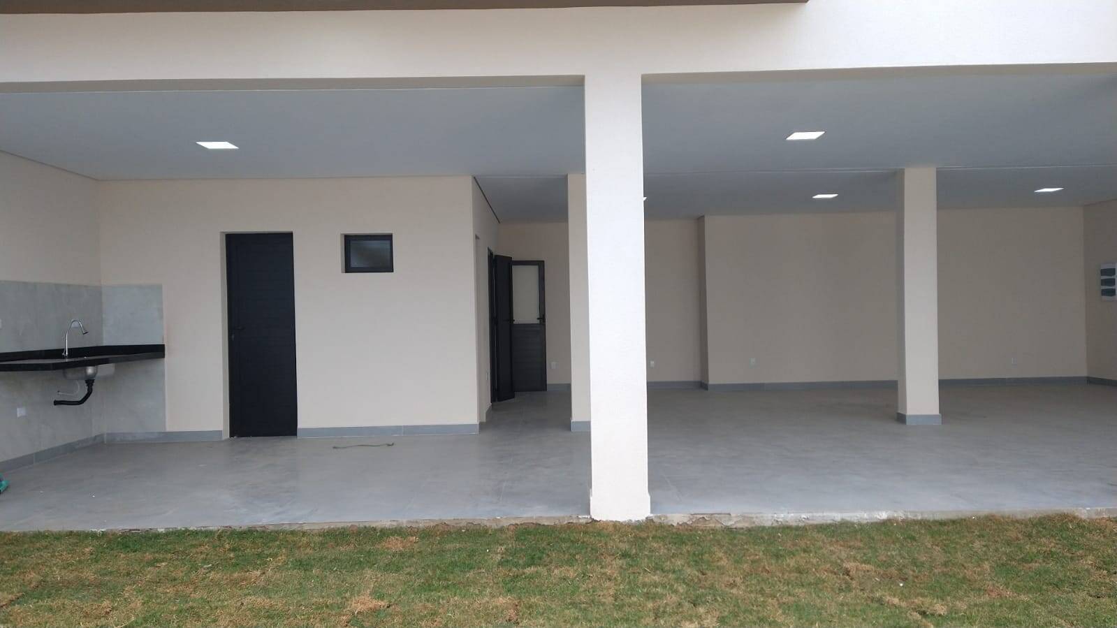 Casa de Condomínio à venda com 3 quartos, 236m² - Foto 4