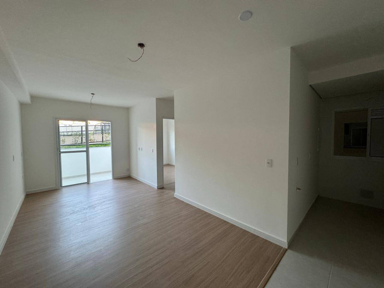 Apartamento à venda com 2 quartos, 64m² - Foto 2