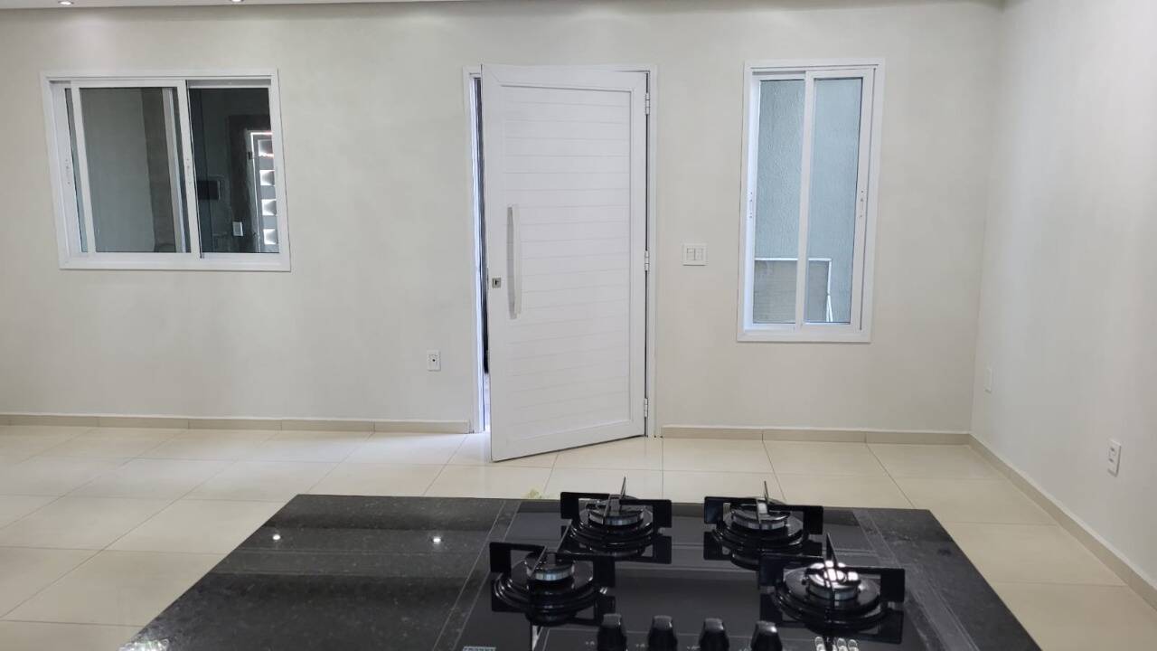 Casa à venda com 3 quartos, 300m² - Foto 2