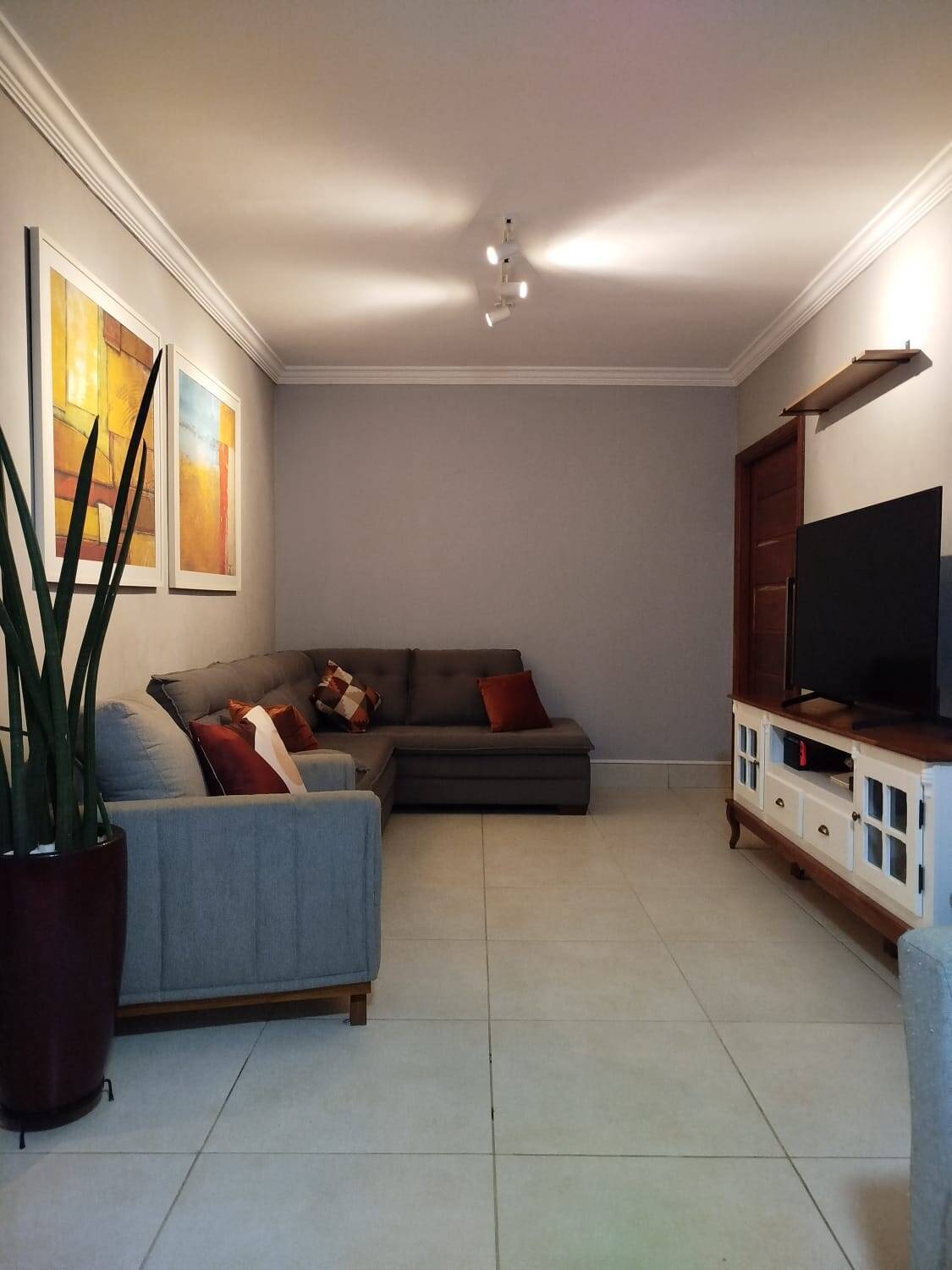 Casa à venda com 3 quartos, 218m² - Foto 1