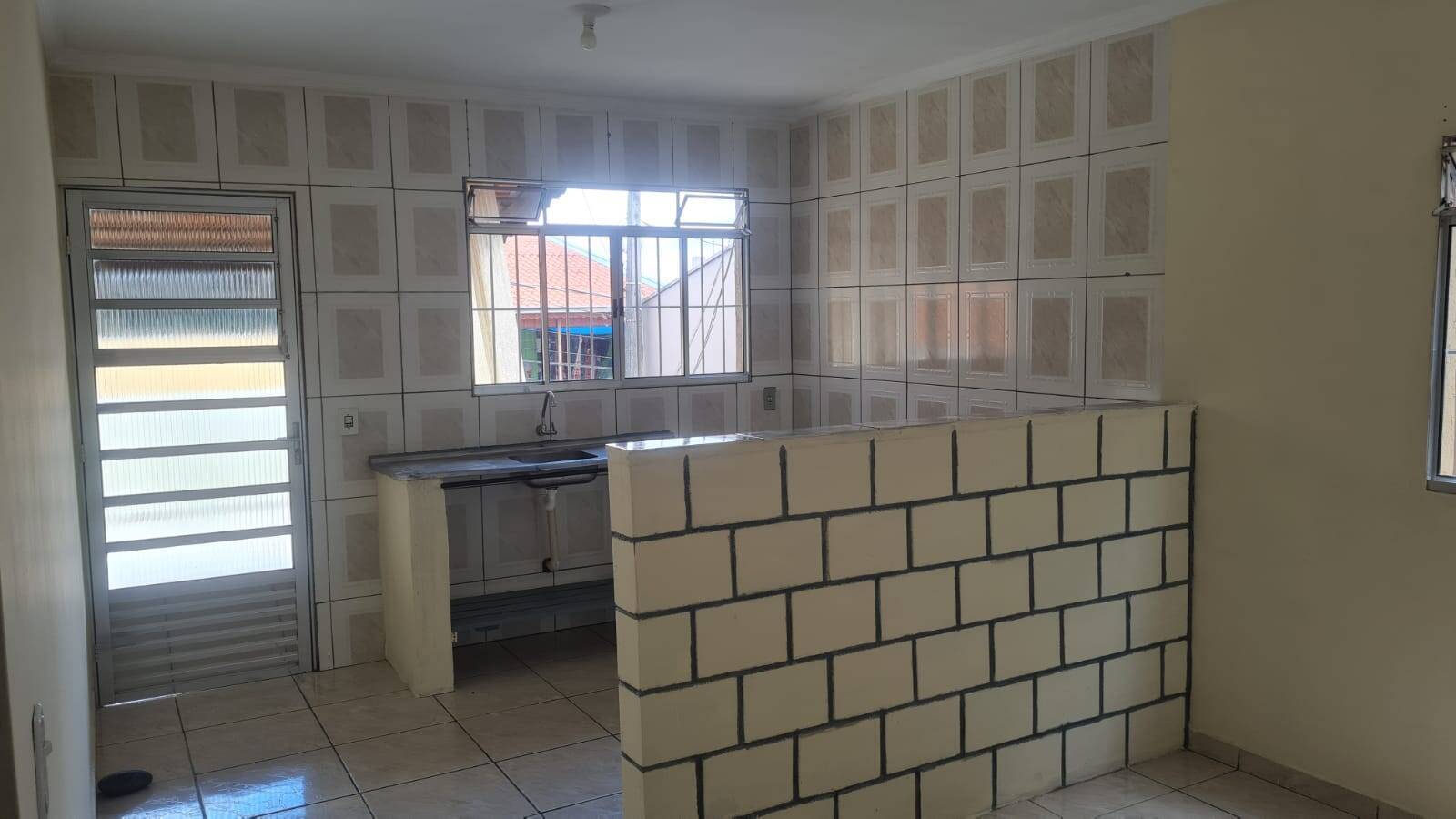 Casa à venda com 4 quartos, 165m² - Foto 1