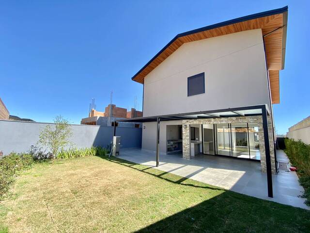 Casa em condomínio para Venda em Jundiaí - 1