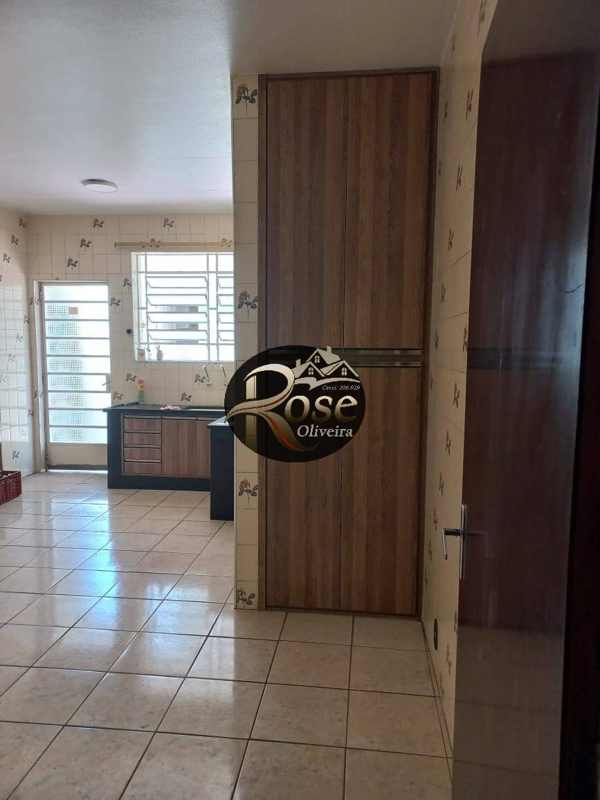 Casa à venda com 4 quartos, 190m² - Foto 4