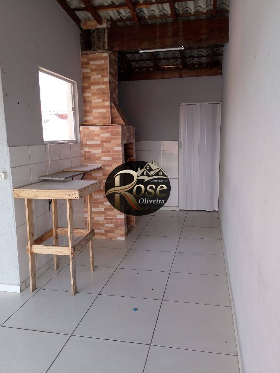 Casa à venda com 2 quartos, 119m² - Foto 1