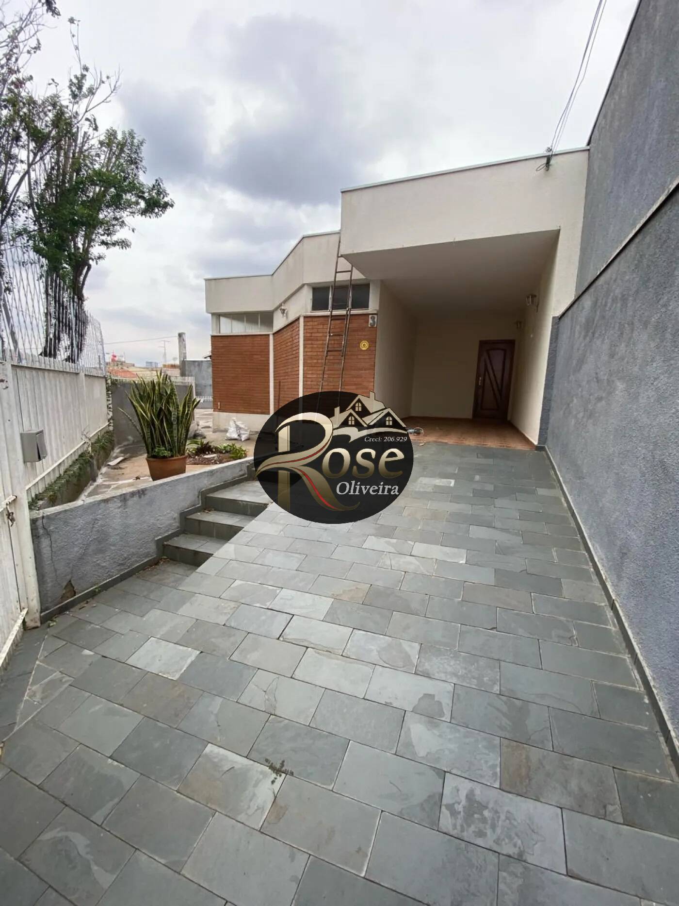 Casa à venda com 3 quartos, 120m² - Foto 1