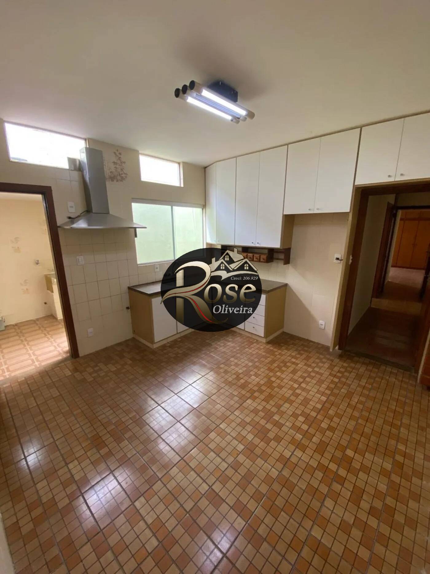 Casa à venda com 3 quartos, 183m² - Foto 1