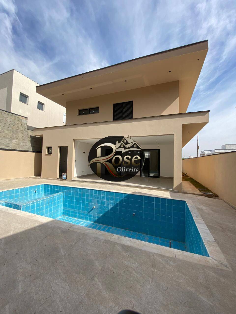 Casa de Condomínio à venda com 4 quartos, 261m² - Foto 1